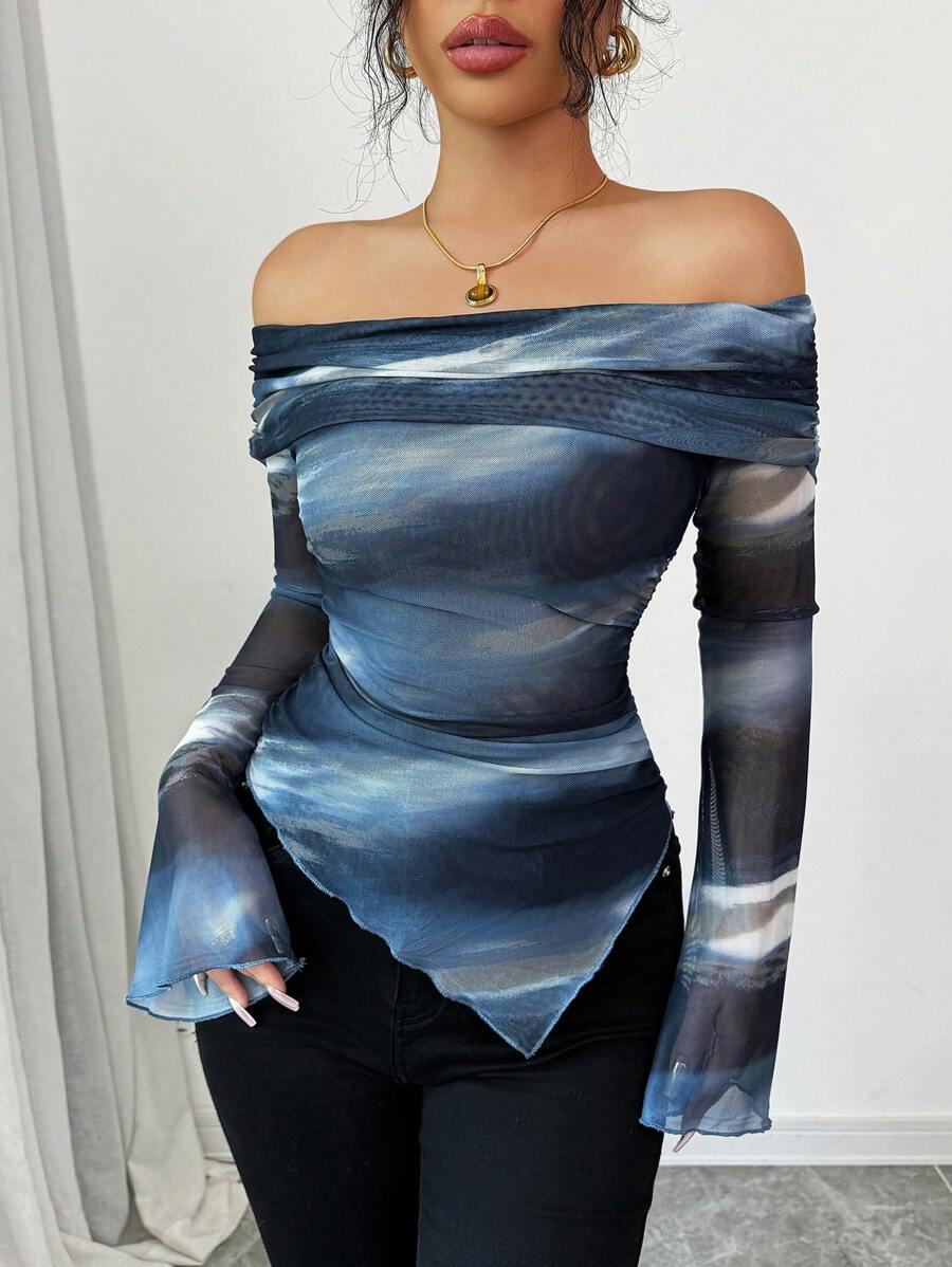 SHEIN Elenzga تي شيرت نسائي بياقة منحرفة وأكمام طويلة بطبعات جرافيك
