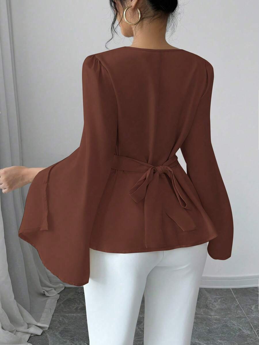 SHEIN Elenzga تب نسائي أنيق بياقة شال وأكمام مشقوقة بتصميم متدرج