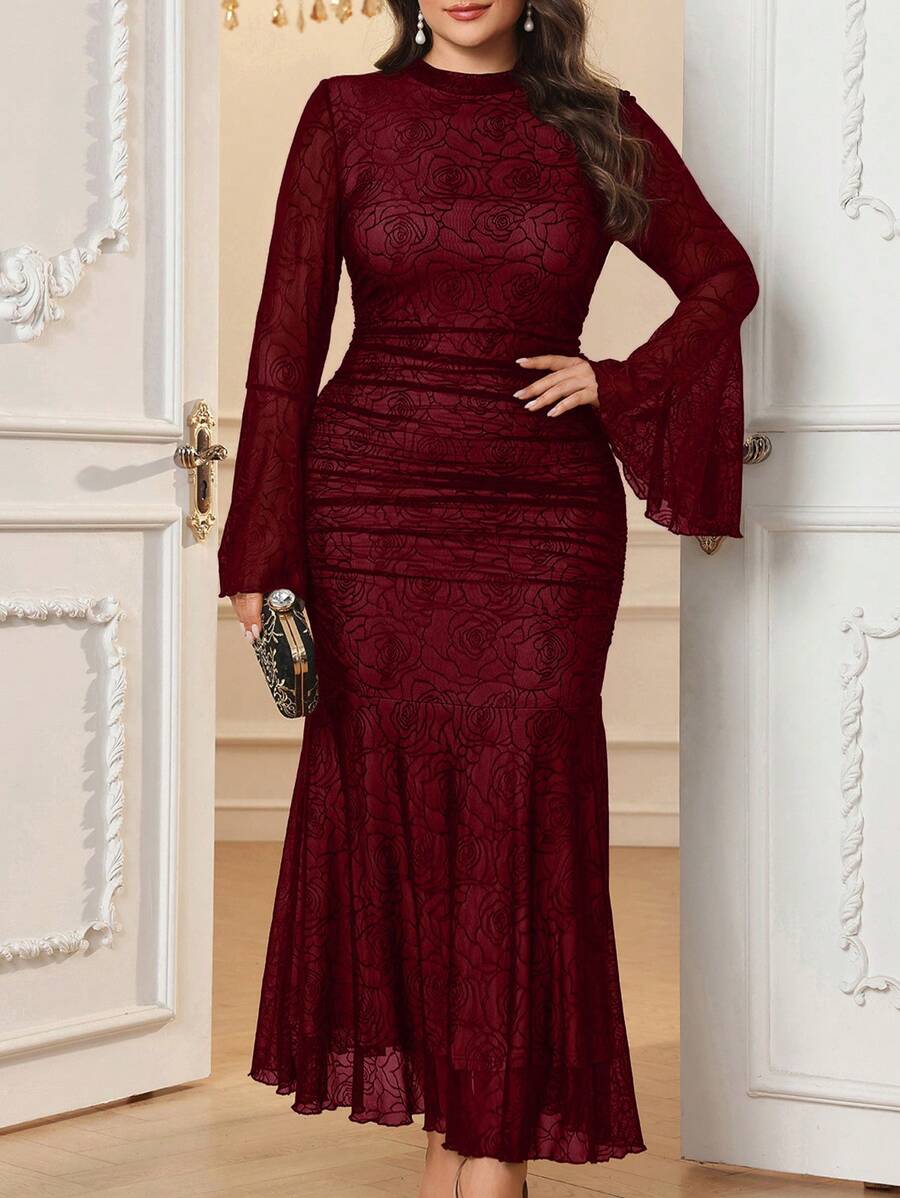 SHEIN Modelyn فستان طويل من التفتا مطرز بأكمام واسعة بتصميم مزدوج الذيل