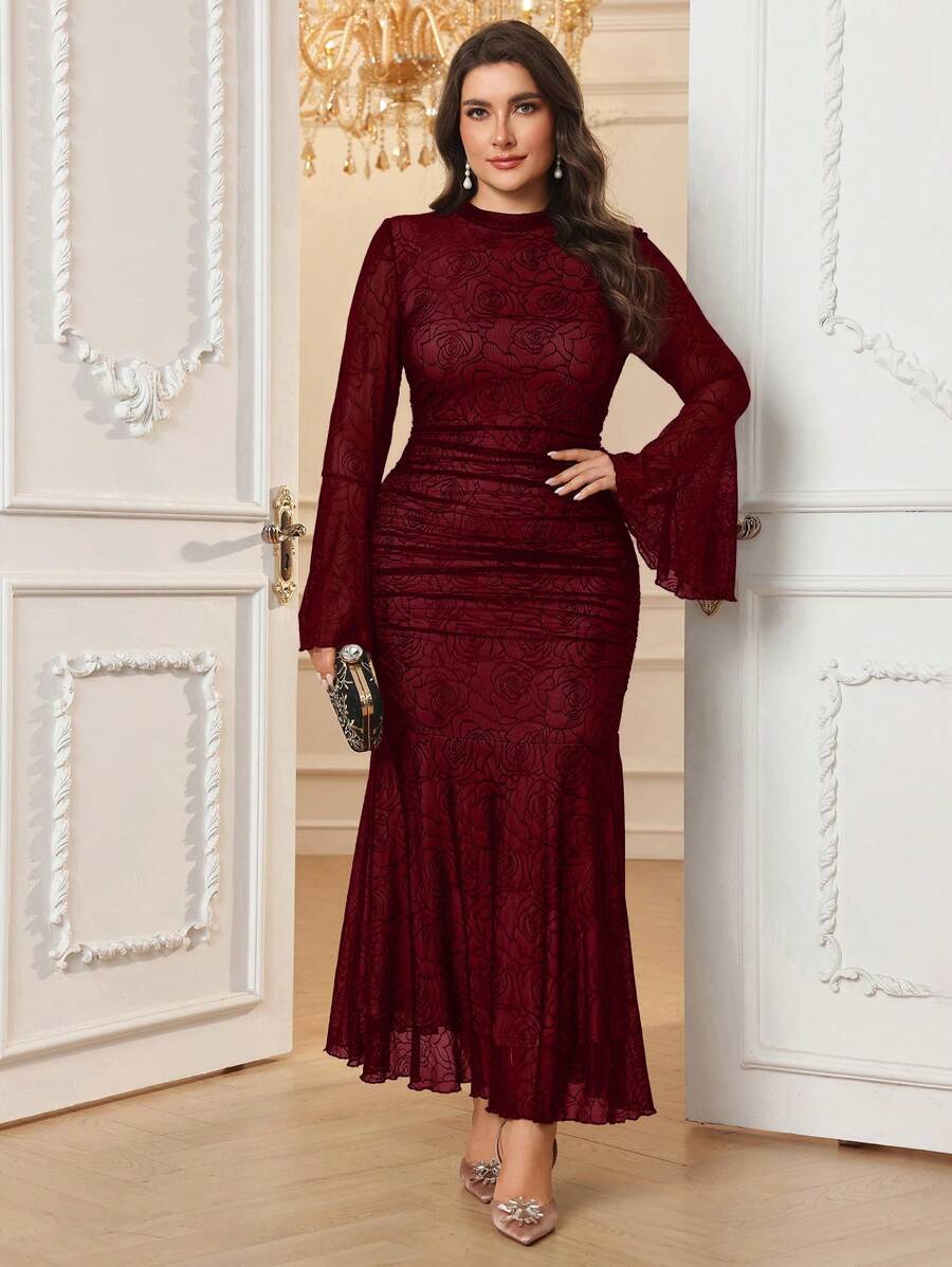 SHEIN Modelyn فستان طويل من التفتا مطرز بأكمام واسعة بتصميم مزدوج الذيل