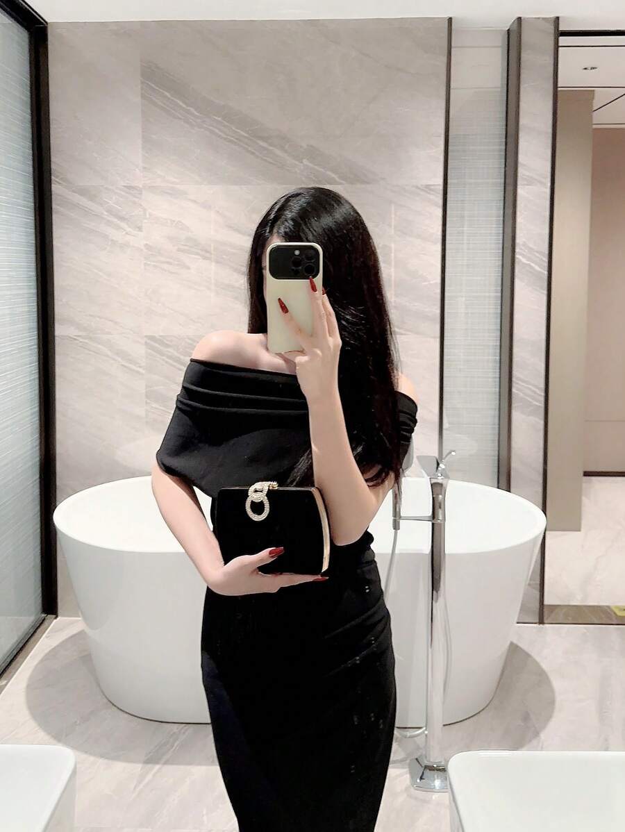 SHEIN حقيبة سهرة سوداء مربعة مخملية مزينة بالرينستون
