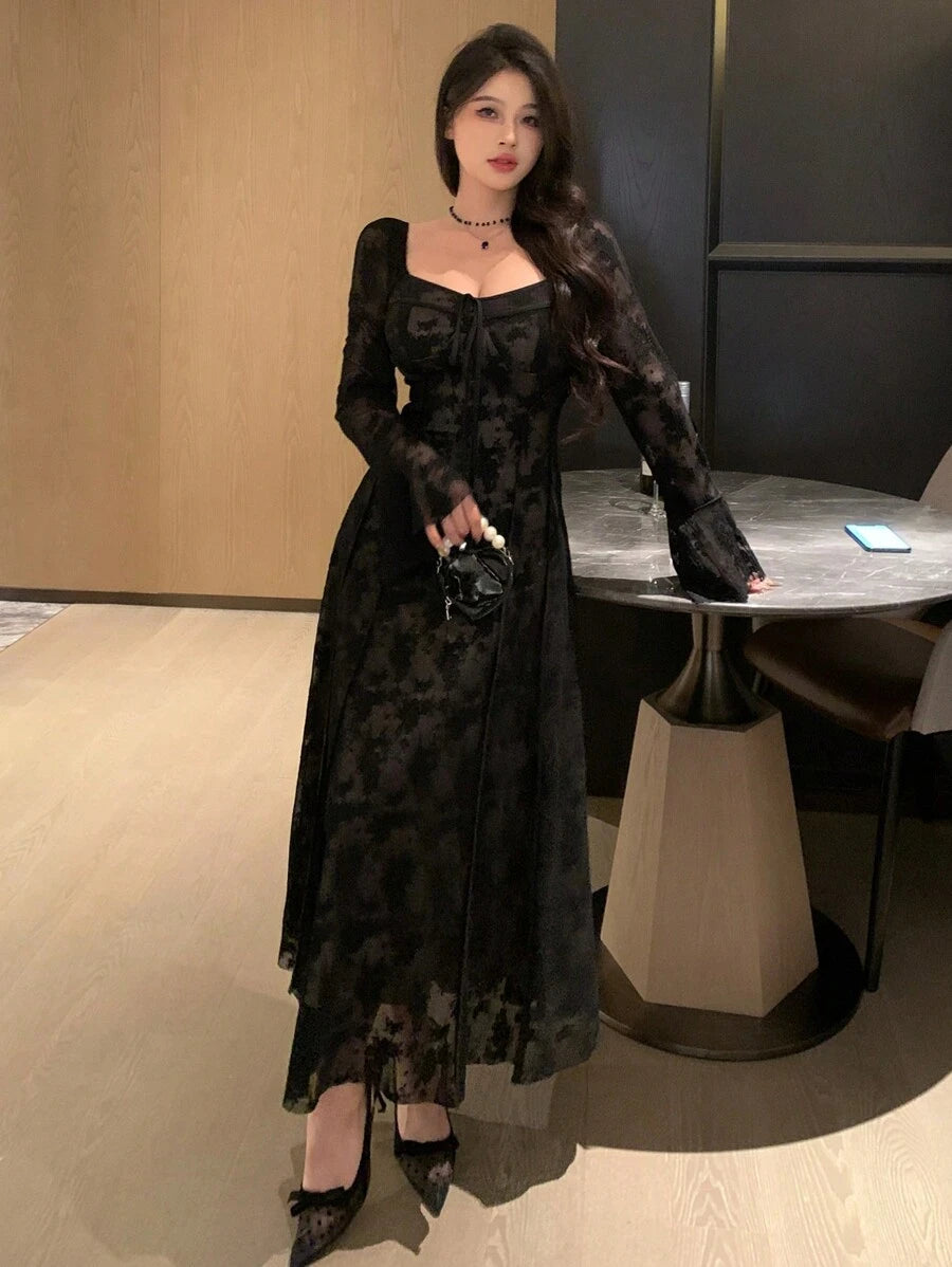 SHEIN DAZY فستان اسود من الدانتيل مزين بكشكشة
