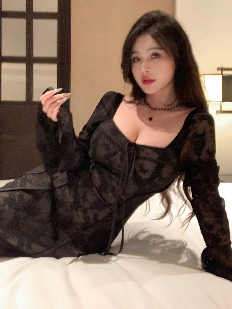 SHEIN DAZY فستان اسود من الدانتيل مزين بكشكشة