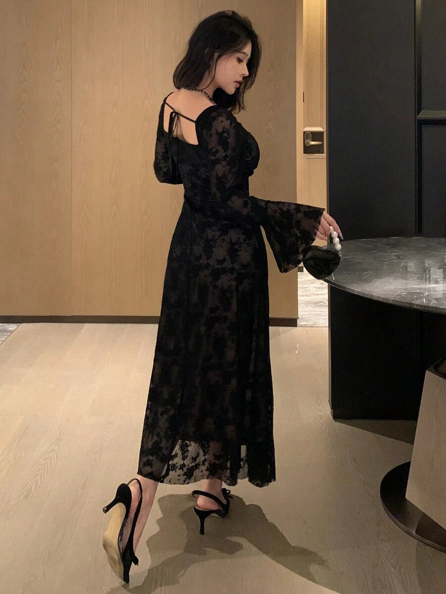SHEIN DAZY فستان اسود من الدانتيل مزين بكشكشة