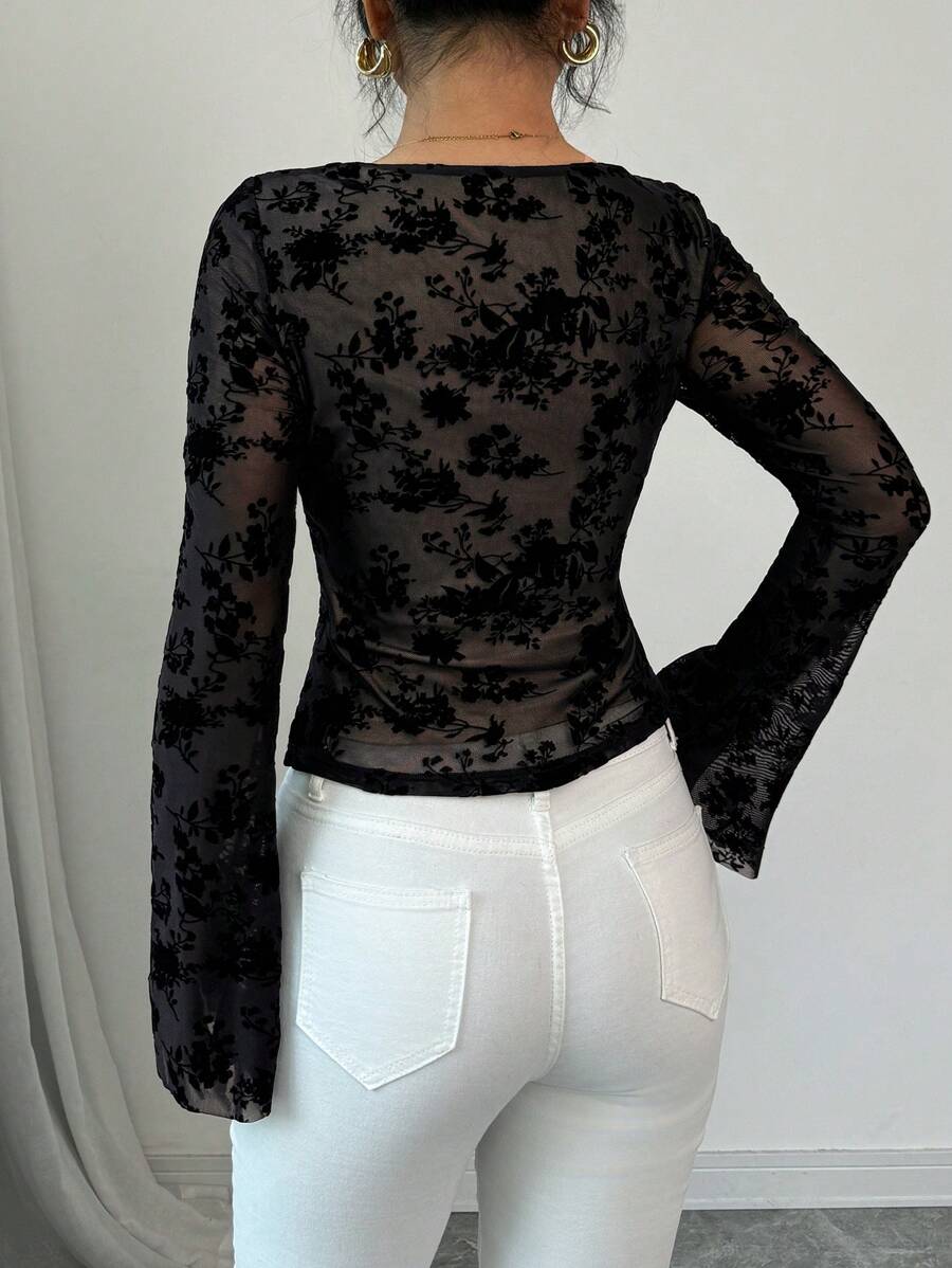 SHEIN Elenzga تي شيرت أنيق بياقة مربعة وتطريز أزهار شبكي