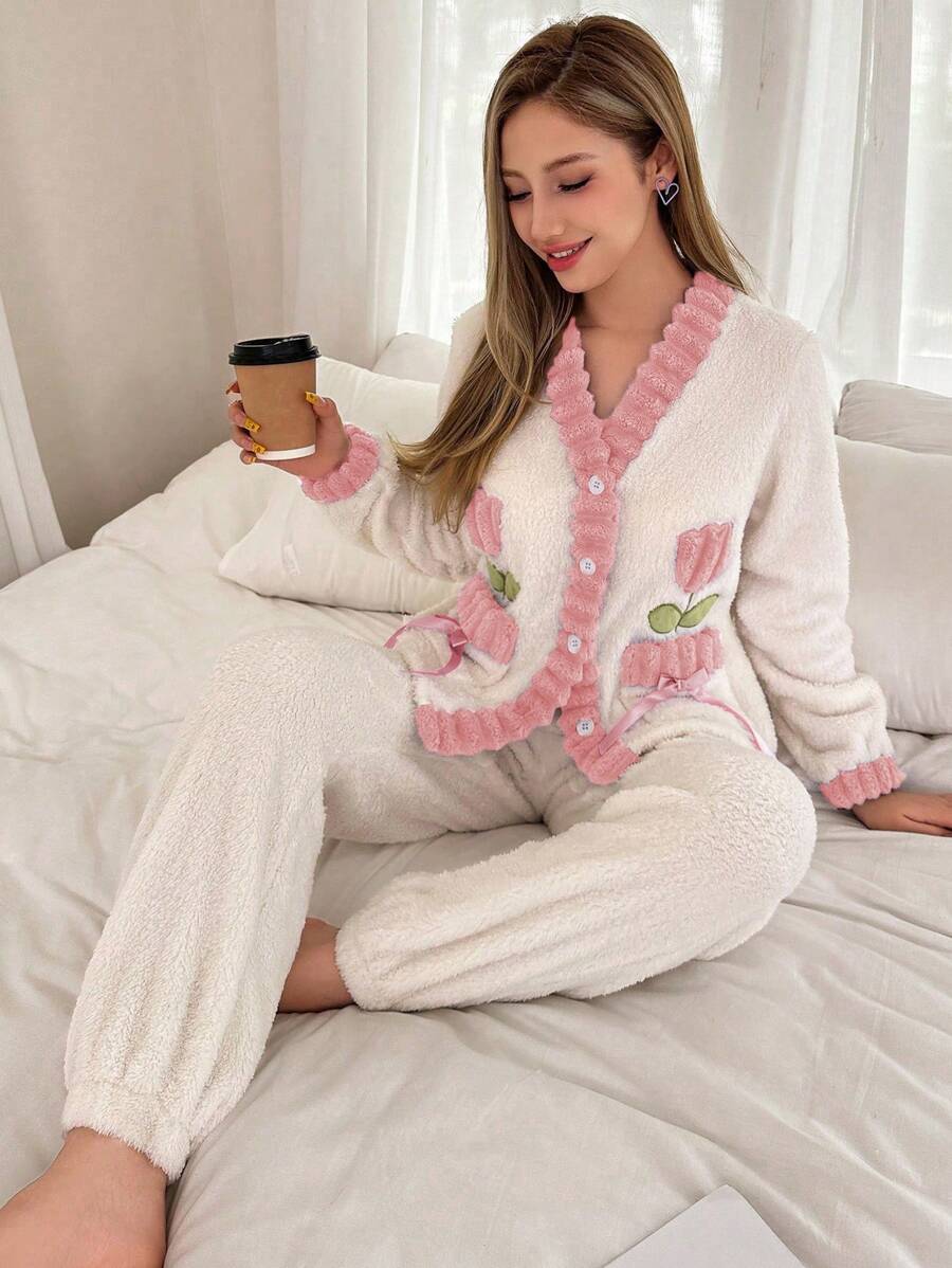SHEIN طقم بيجامة وردي مطرز زهور وفيونكة بأكمام طويلة