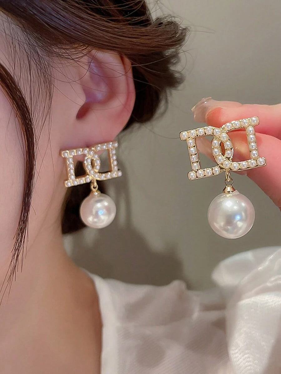 SHEIN مجموعة من5 أزواج من الأقراط المزينة بالزهور