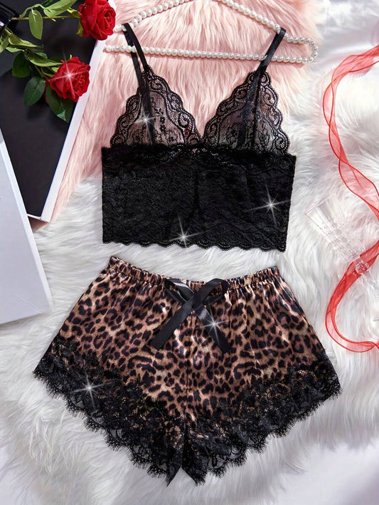 SHEIN طقم لانجري بطبعة نمر وتطريز دانتيل سوتيان وشورت