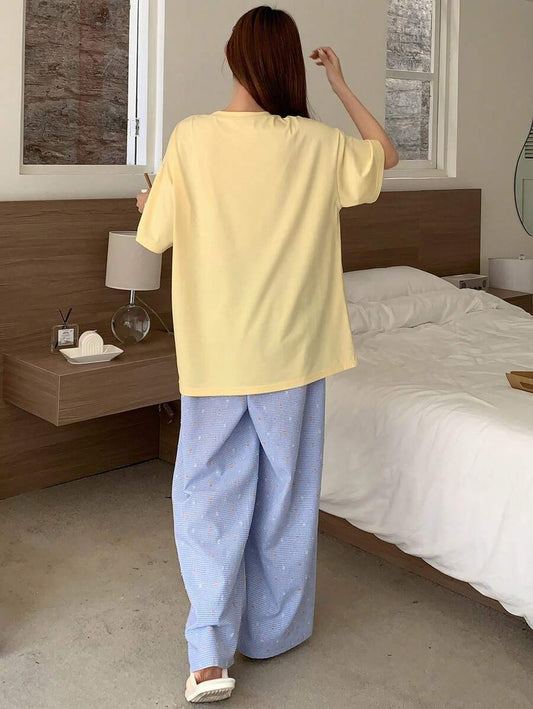 SHEIN DAZY طقم بيجامة بطباعة خيل وبنطال بنقشة هندسية