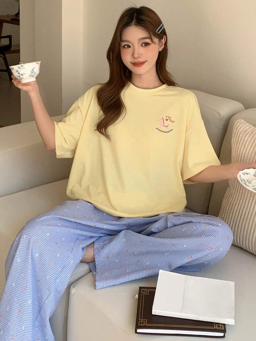 SHEIN DAZY طقم بيجامة بطباعة خيل وبنطال بنقشة هندسية