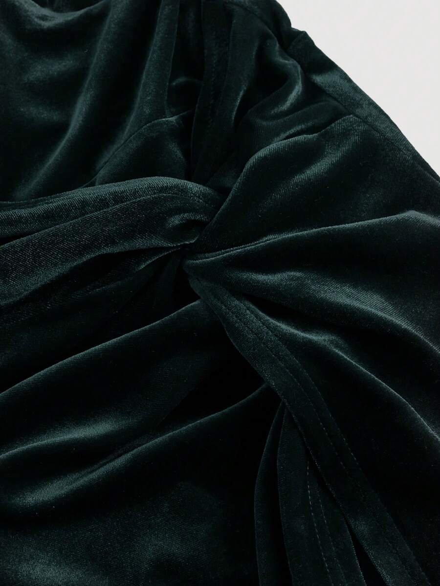 SHEIN MOD فستان لامع بحمالات عريضة وتفاصيل متشابكة أمامية بلون أخضر داكن