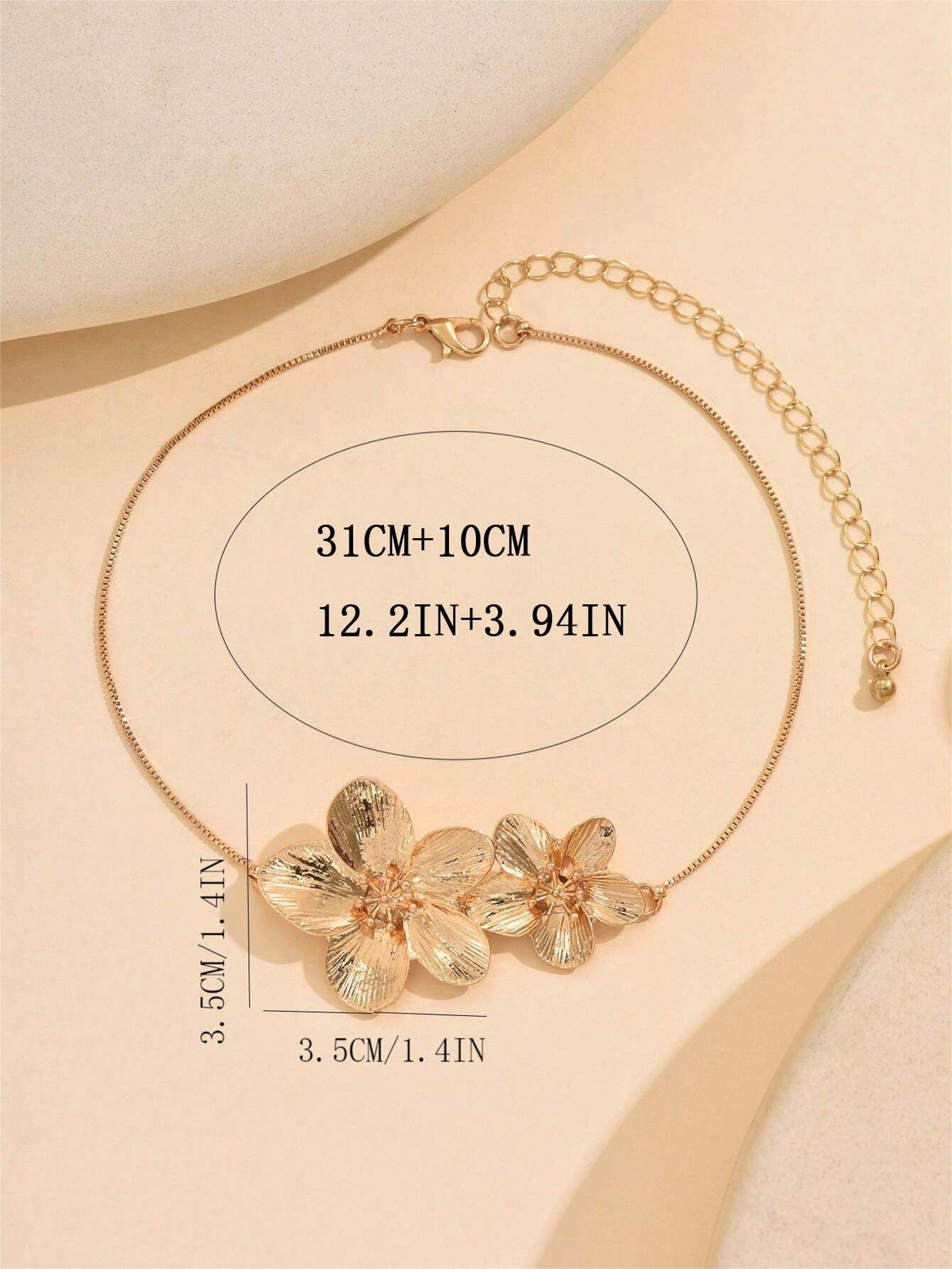 SHEIN قلادة ذهبية بتصميم زهري