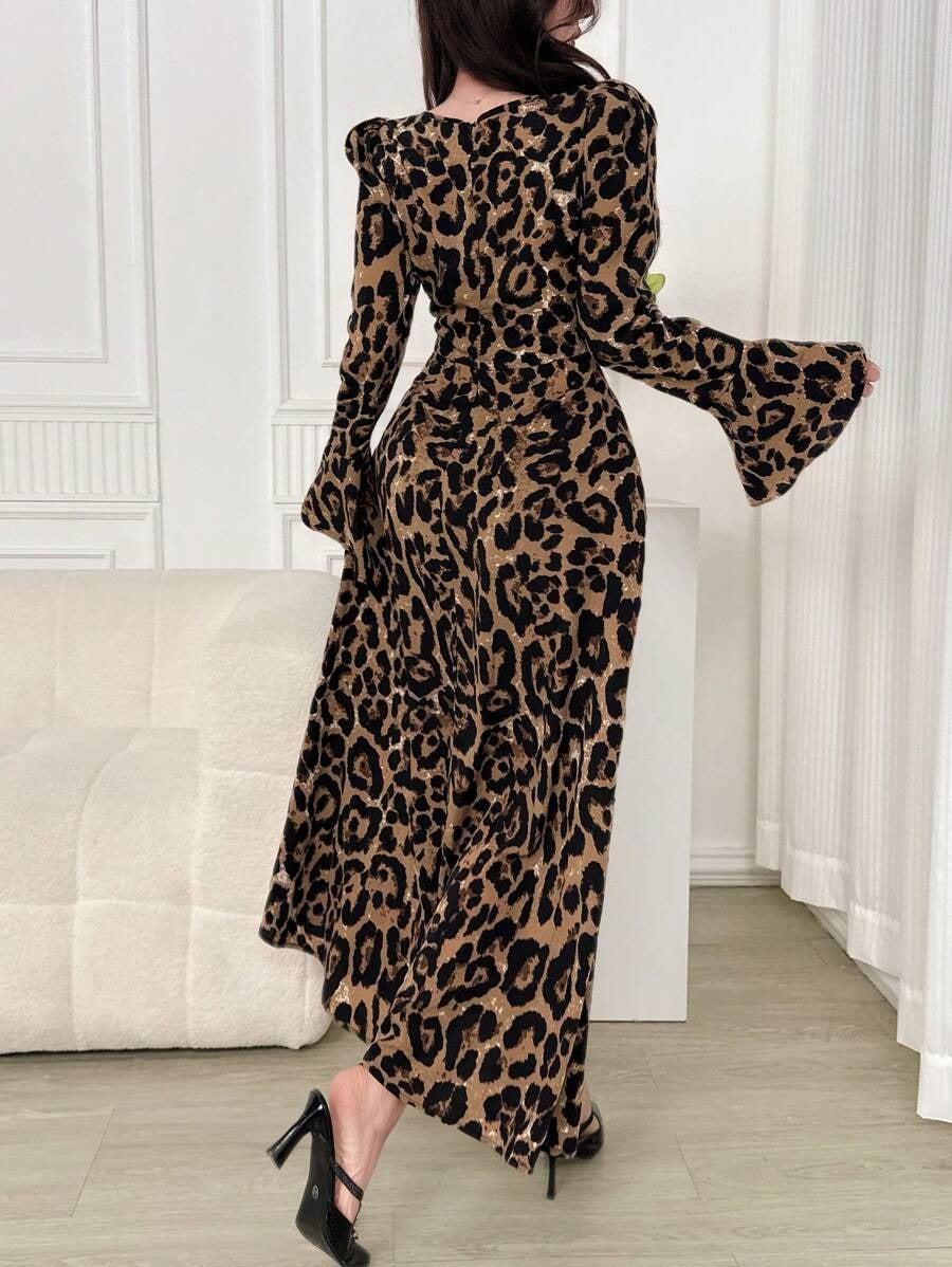 SHEIN Feyla  فستان طويل أنيق بطبعة فهد وأكمام واسعة