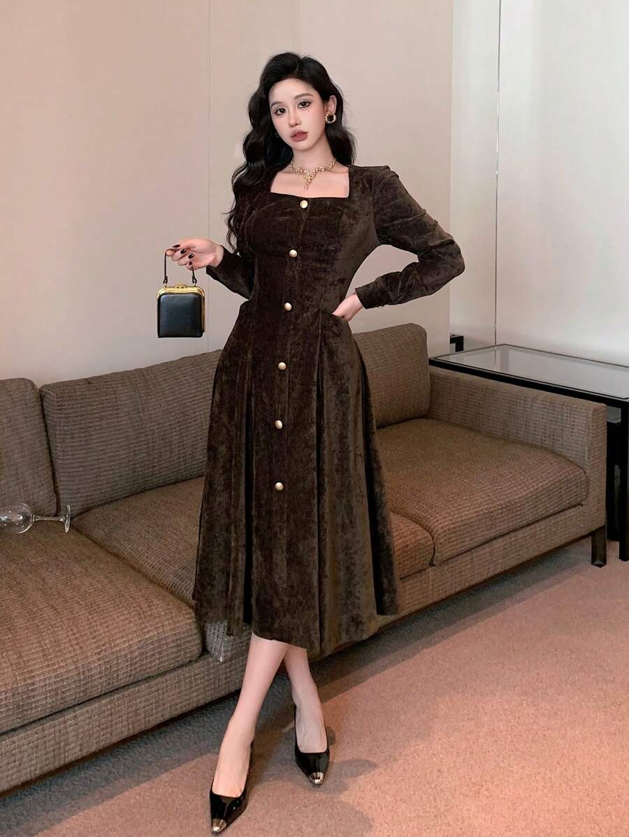 SHEIN DAZY فستان بياقة مربعة وأزرار أمامية بأكمام طويلة