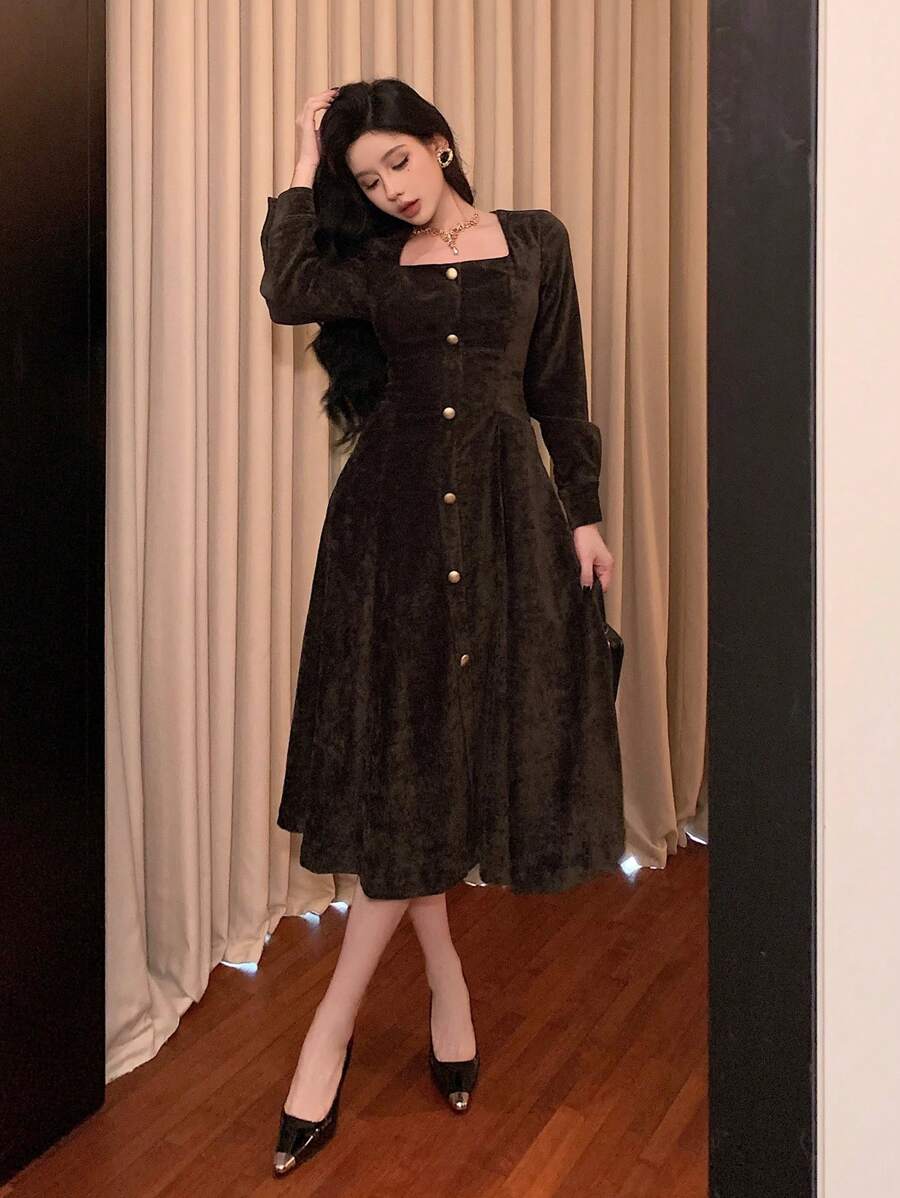 SHEIN DAZY فستان بياقة مربعة وأزرار أمامية بأكمام طويلة