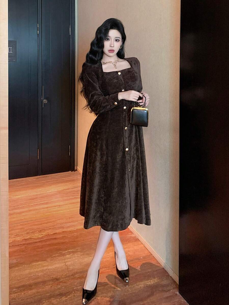 SHEIN DAZY فستان بياقة مربعة وأزرار أمامية بأكمام طويلة
