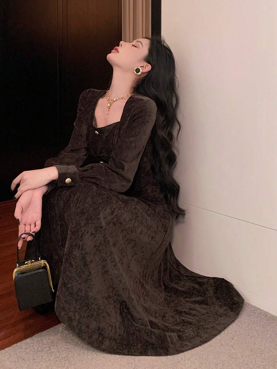 SHEIN DAZY فستان بياقة مربعة وأزرار أمامية بأكمام طويلة