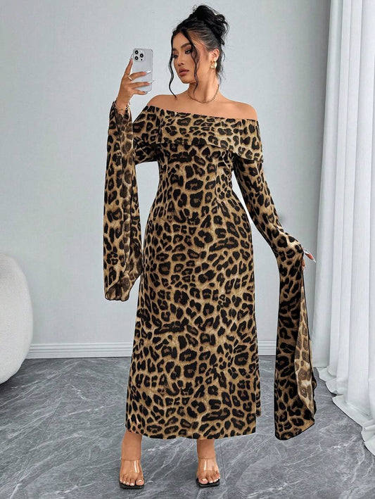 SHEIN Celure فستان متوسط الطول بطبعة جلد النمر وأكتاف مكشوف