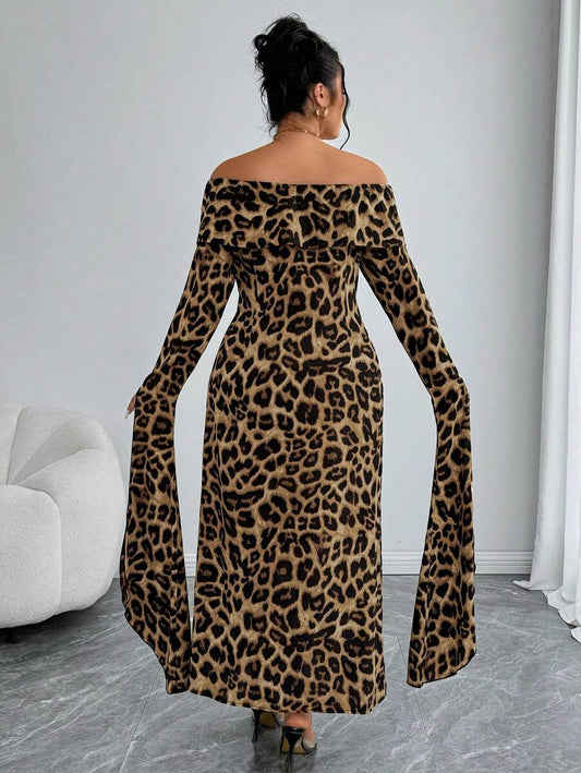 SHEIN Celure فستان متوسط الطول بطبعة جلد النمر وأكتاف مكشوف