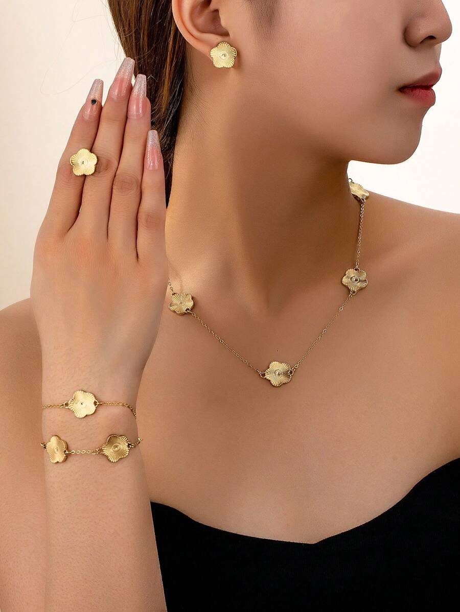 SHEIN طقم مجوهرات ذهبية 5 قطع بتصميم برسيم هندسي