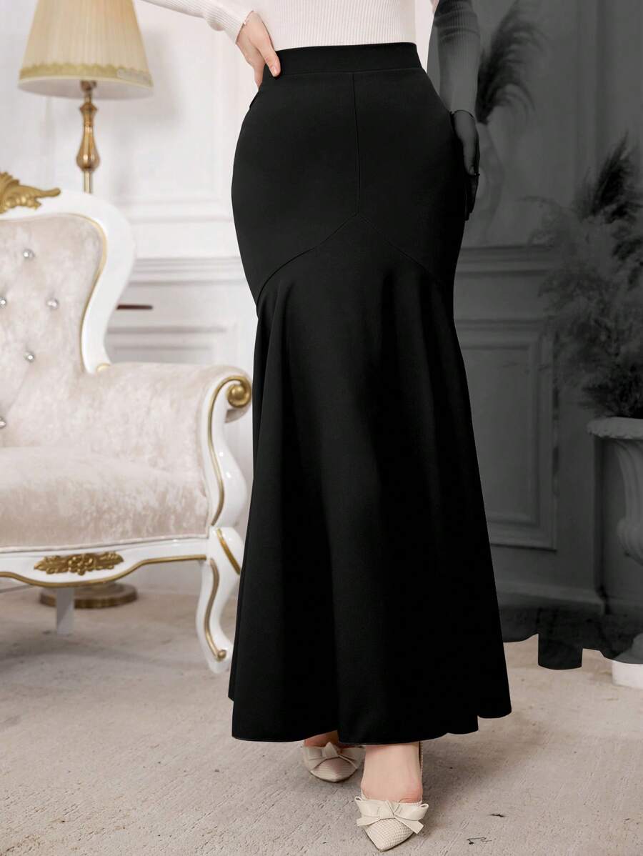 SHEIN Modelyn تنورة سوداء بخصر عالي تصميم مبطن بذيل مرن