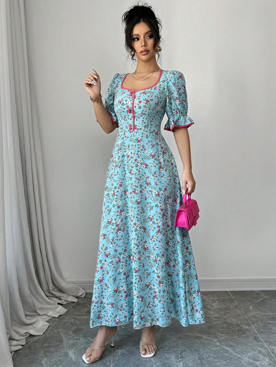 SHEIN Modelyn فستان ازرق بأكمام قصيرة بتصميم زهور