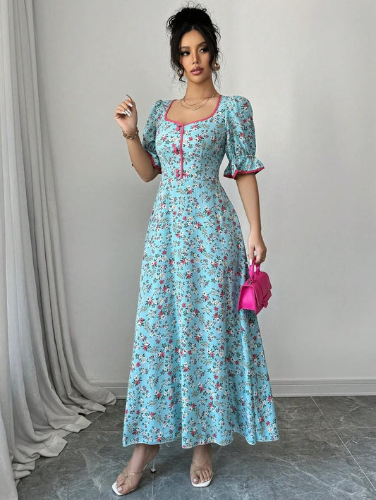 SHEIN Modelyn فستان ازرق بأكمام قصيرة بتصميم زهور