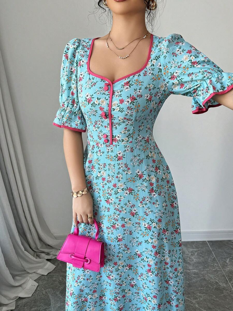 SHEIN Modelyn فستان ازرق بأكمام قصيرة بتصميم زهور