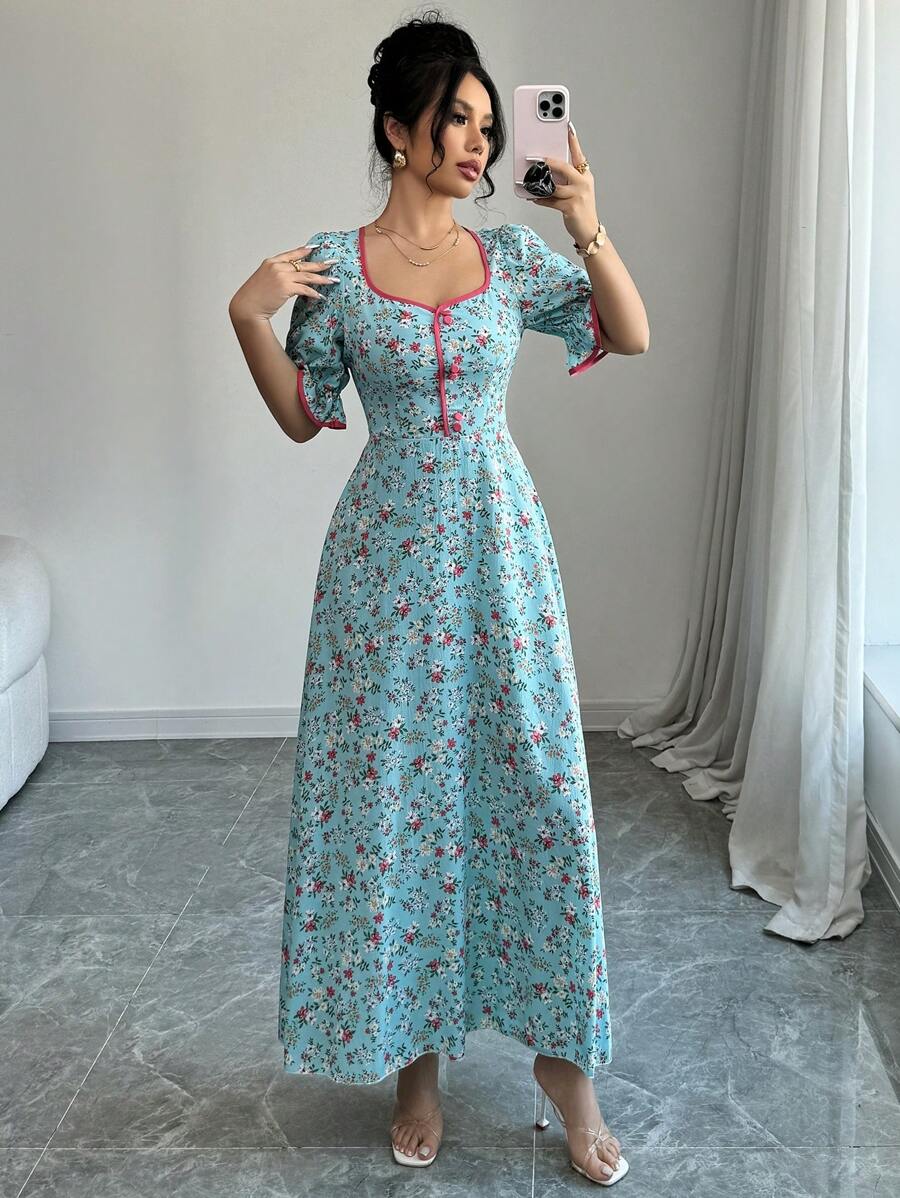 SHEIN Modelyn فستان ازرق بأكمام قصيرة بتصميم زهور