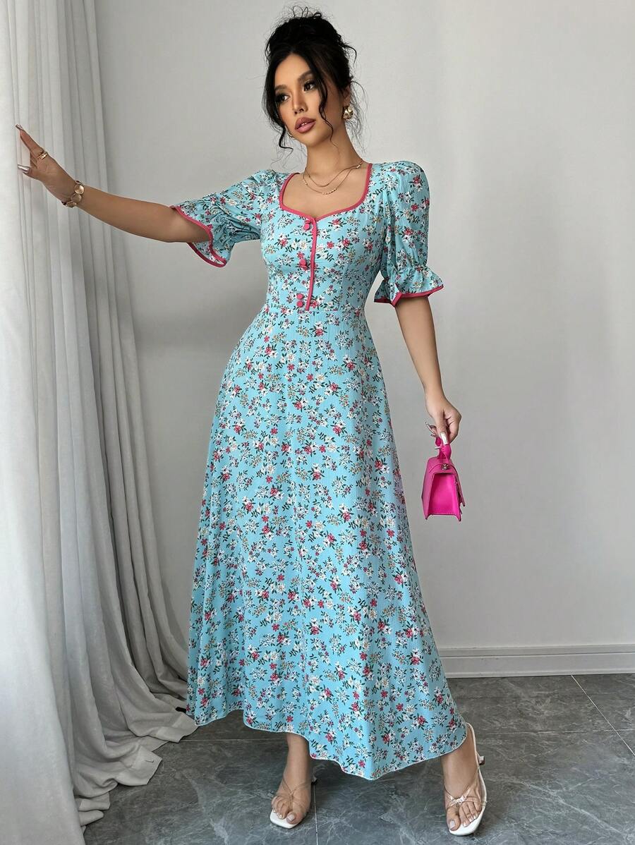 SHEIN Modelyn فستان ازرق بأكمام قصيرة بتصميم زهور