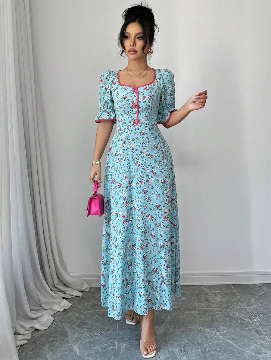 SHEIN Modelyn فستان ازرق بأكمام قصيرة بتصميم زهور