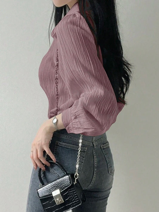 SHEIN DAZY قميص بياقة منحرفة وتجاعيد بلون أرجواني بأكمام طويلة