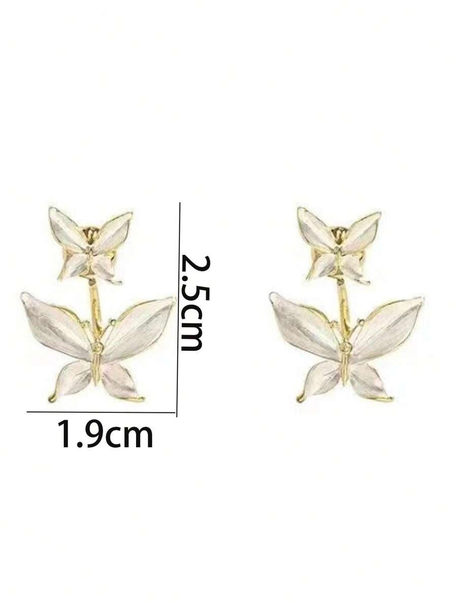 SHEIN زوج من الأقراط البيضاء بتصميم الفراشة