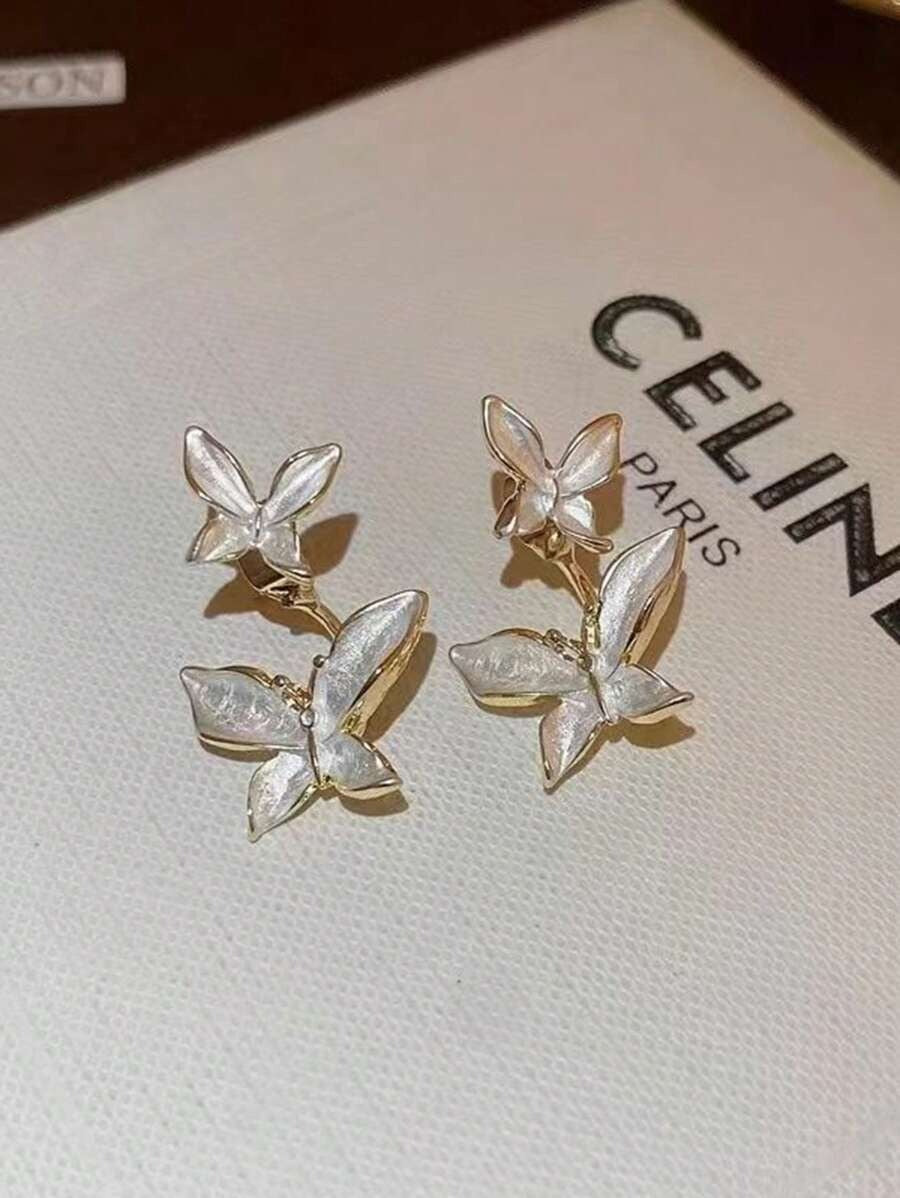 SHEIN زوج من الأقراط البيضاء بتصميم الفراشة