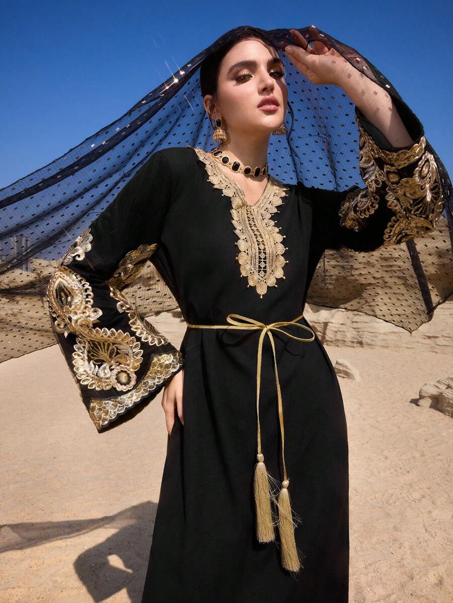 SHEIN Al Najma فستان أسود أنيق بأكمام مطرزة