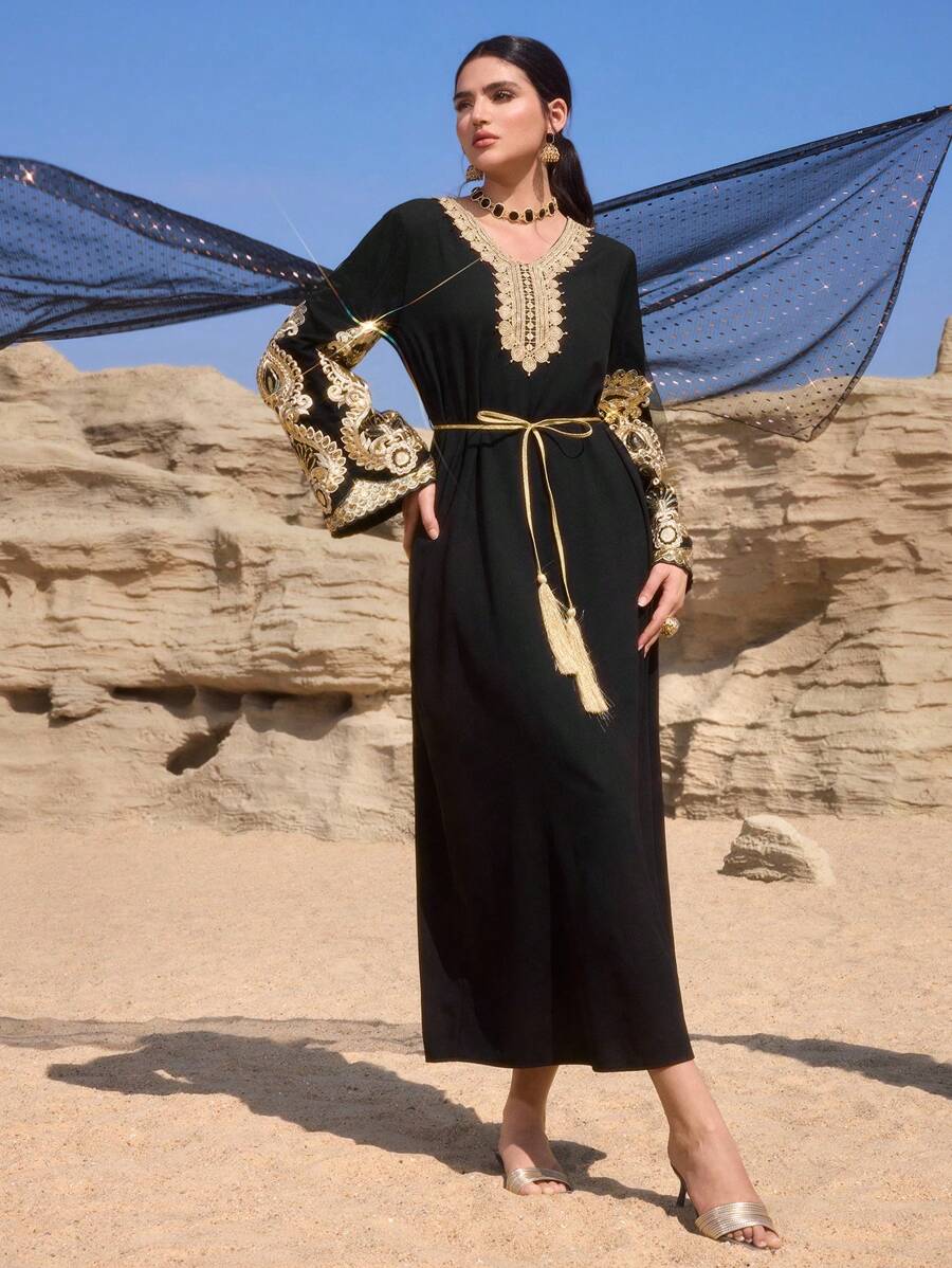 SHEIN Al Najma فستان أسود أنيق بأكمام مطرزة