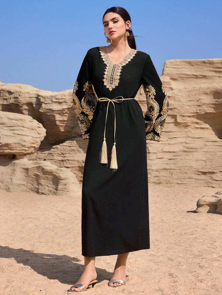 SHEIN Al Najma فستان أسود أنيق بأكمام مطرزة