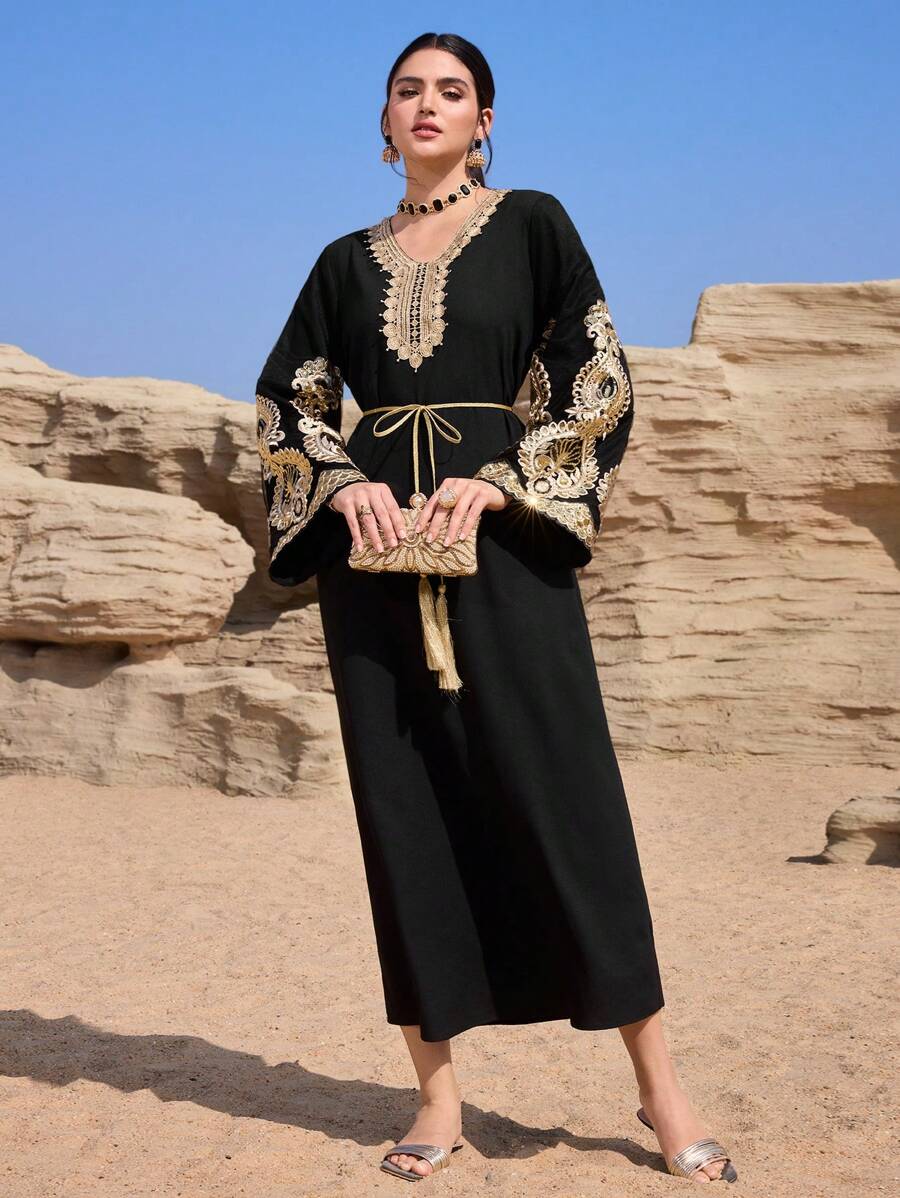 SHEIN Al Najma فستان أسود أنيق بأكمام مطرزة