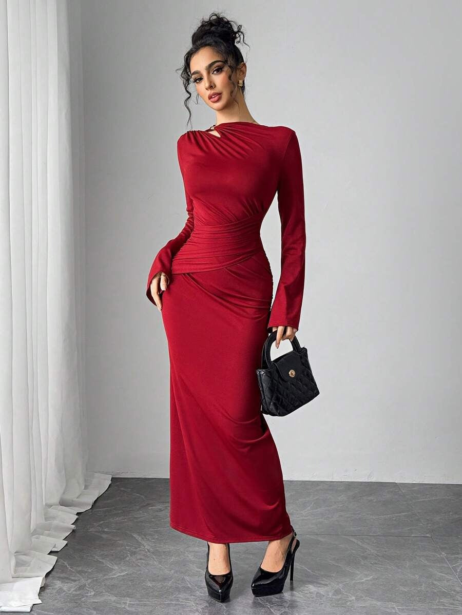 SHEIN Modelyn فستان أحمر بأكمام واسعة بتفاصيل مخيطة