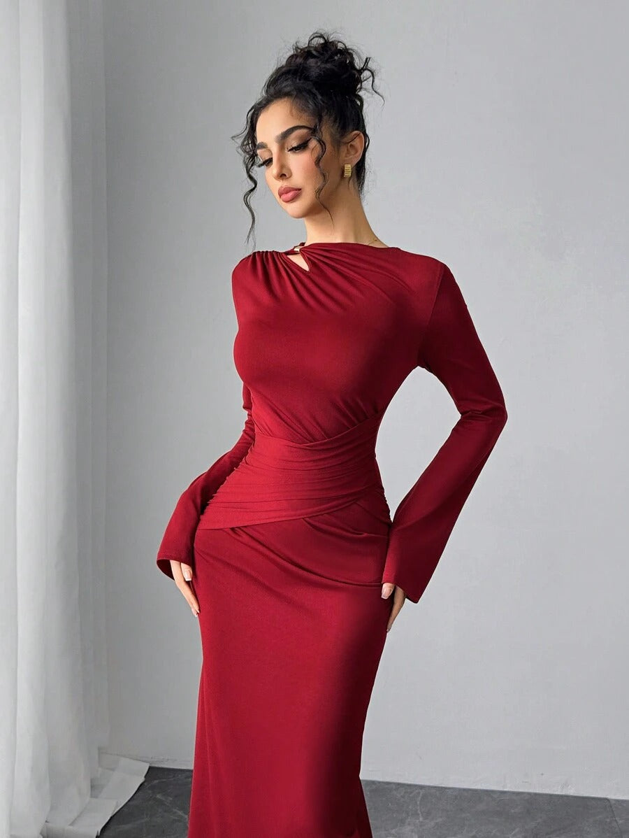 SHEIN Modelyn فستان أحمر بأكمام واسعة بتفاصيل مخيطة