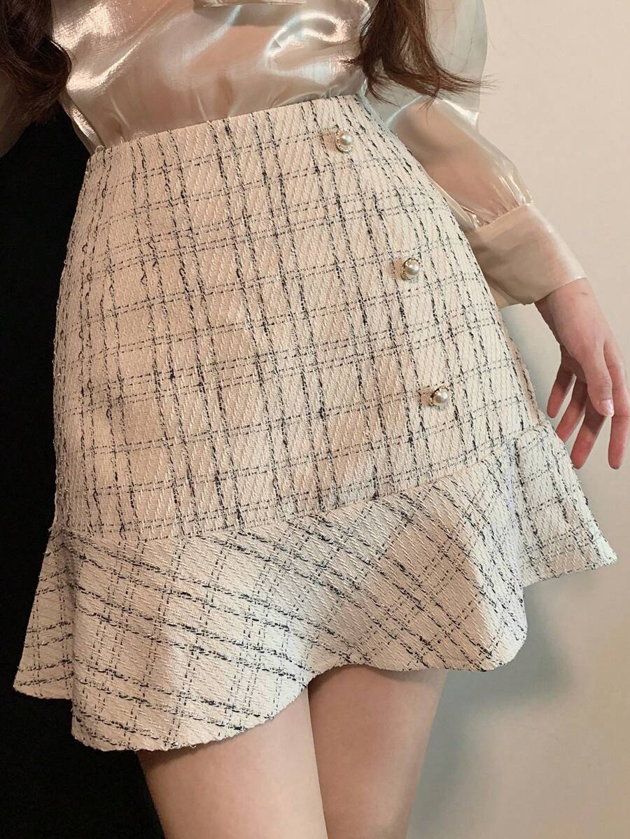 SHEIN DAZY تنورة أنيقة بقصة مع أزرار جانبية وحافة مرفرفة