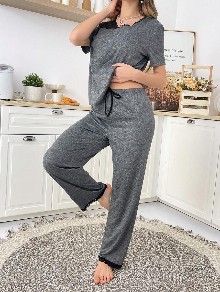 SHEIN طقم بيجامة كتل لونية منقطة بأكمام قصيرة