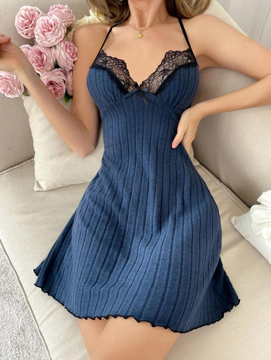 SHEIN ثوب نوم من الدانتيل بتداخل خلفي وحمالة