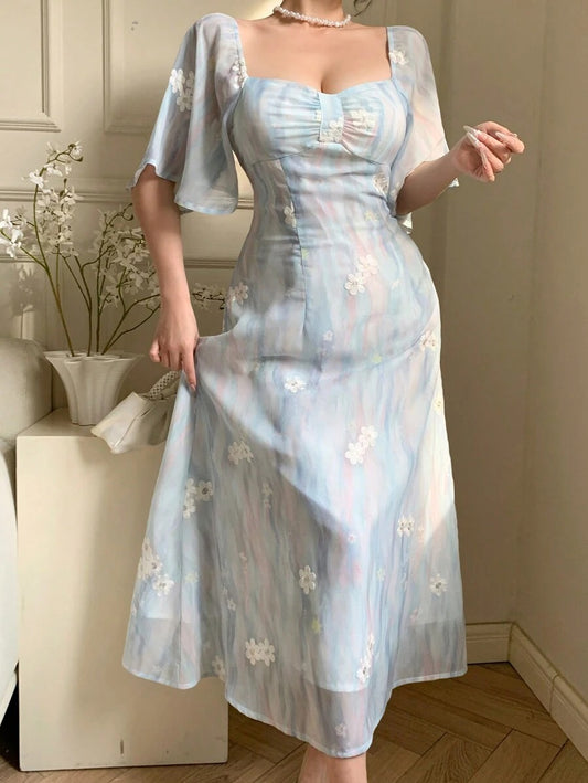 SHEIN DAZY فستان أزرق بطباعة زهور بيضاء