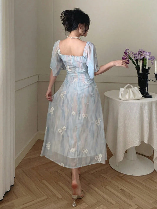 SHEIN DAZY فستان أزرق بطباعة زهور بيضاء