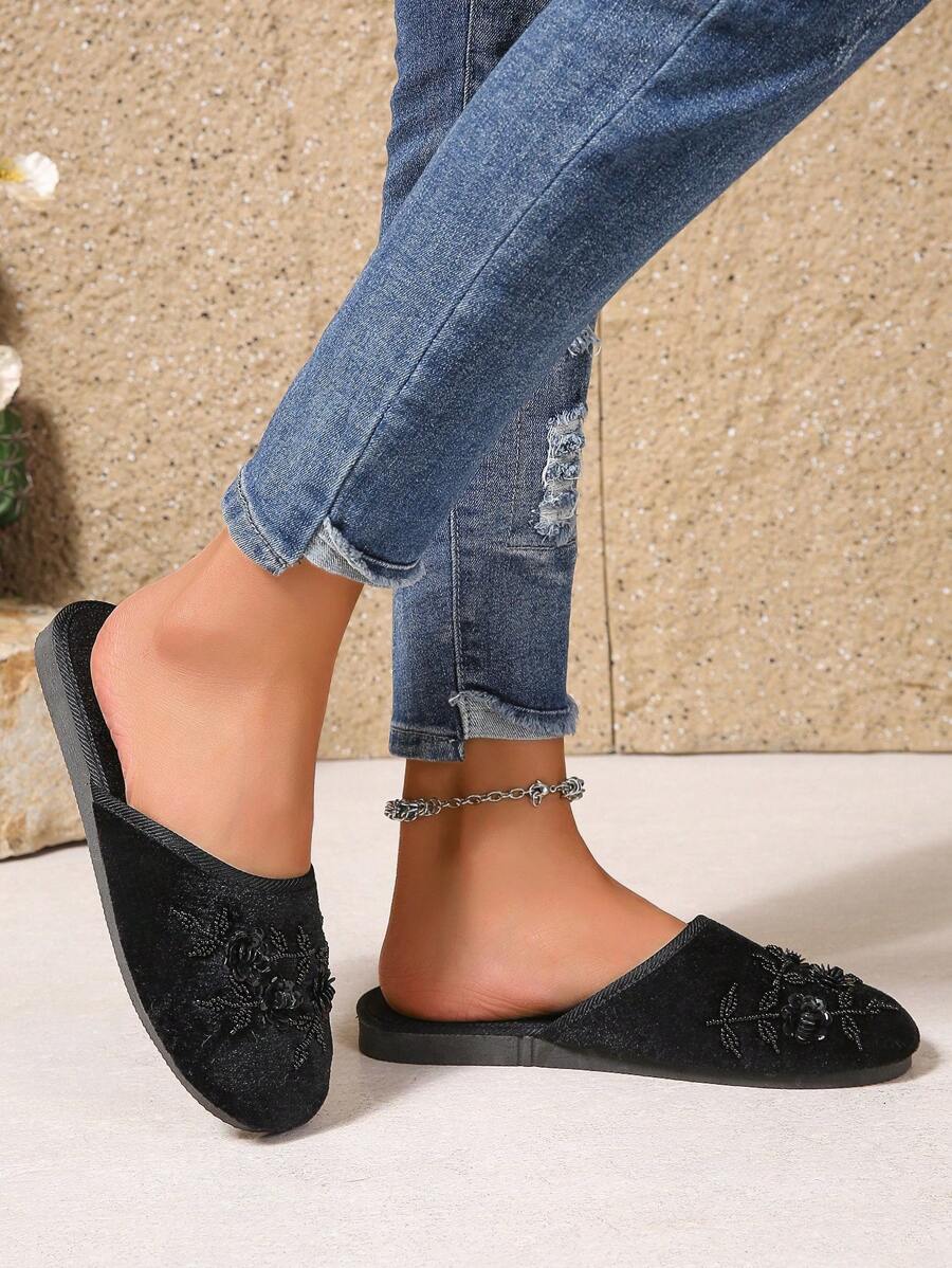 SHEIN شبشب نسائي اسود مزين باللؤلؤ