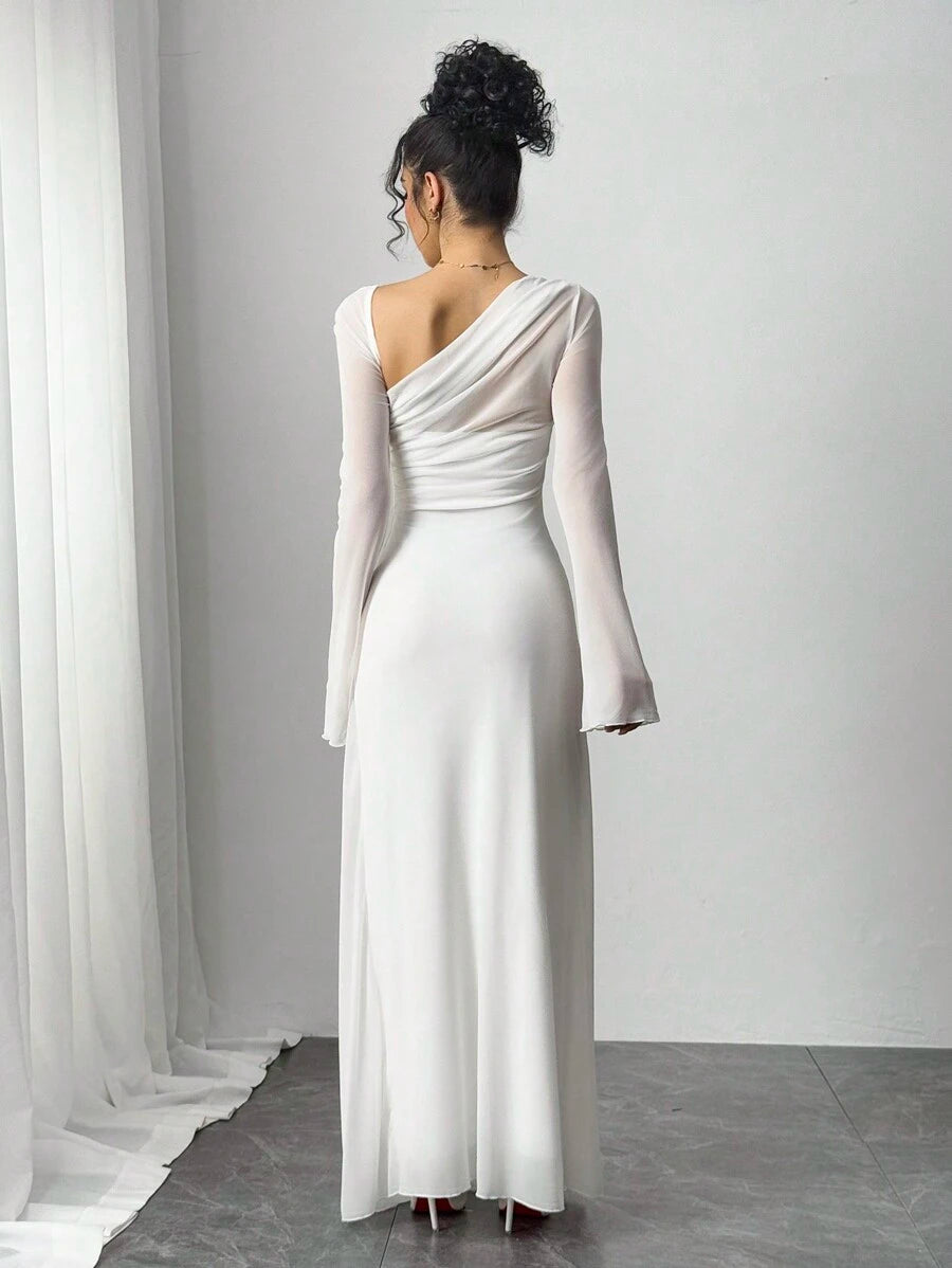 SHEIN Siren Gaze فستان زفاف ابيض وياقة غير متماثلة