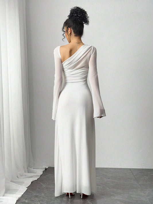 SHEIN Siren Gaze فستان زفاف ابيض وياقة غير متماثلة