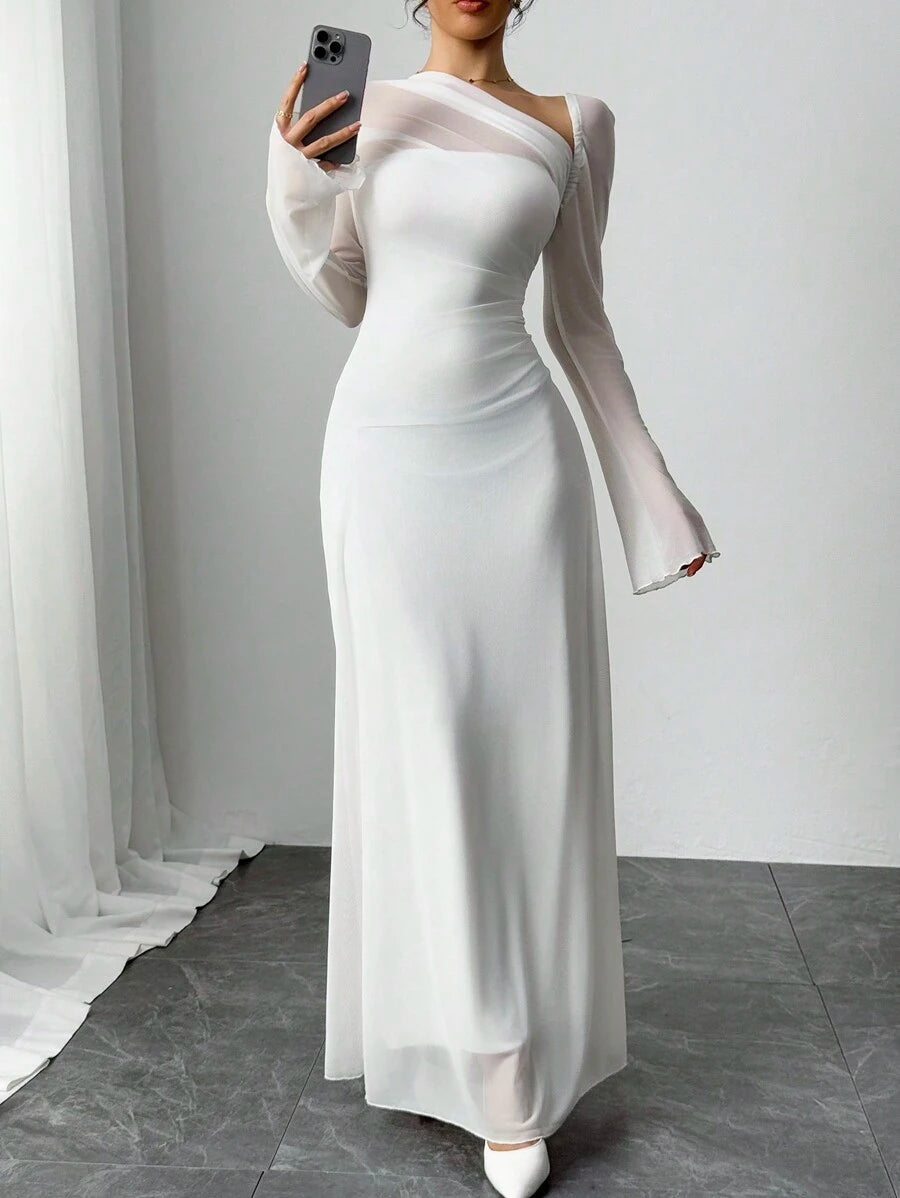 SHEIN Siren Gaze فستان زفاف ابيض وياقة غير متماثلة