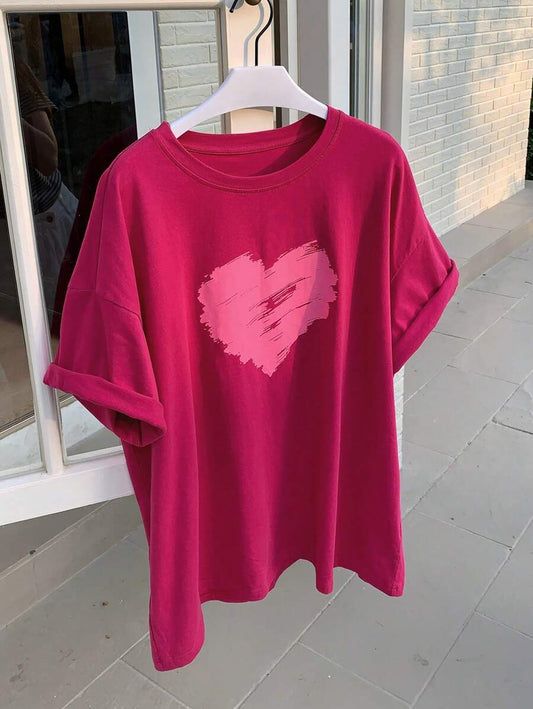 SHEIN DAZY تي شيرت وردي بطبعة قلب وياقة دائرية وأكمام قصيرة